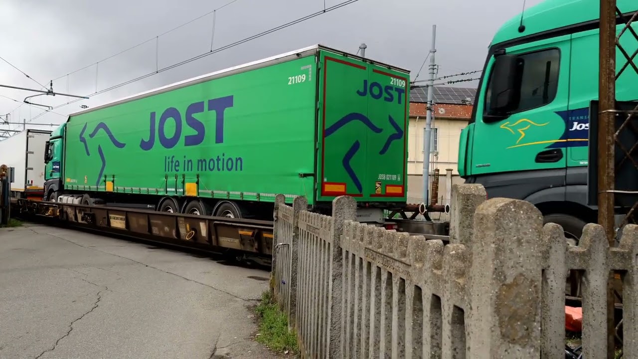 Re 486 053 di BLS, the Alpinist.