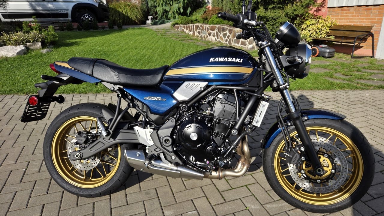Kawasaki Z650RS металлик океанский синий MY2026 4K
