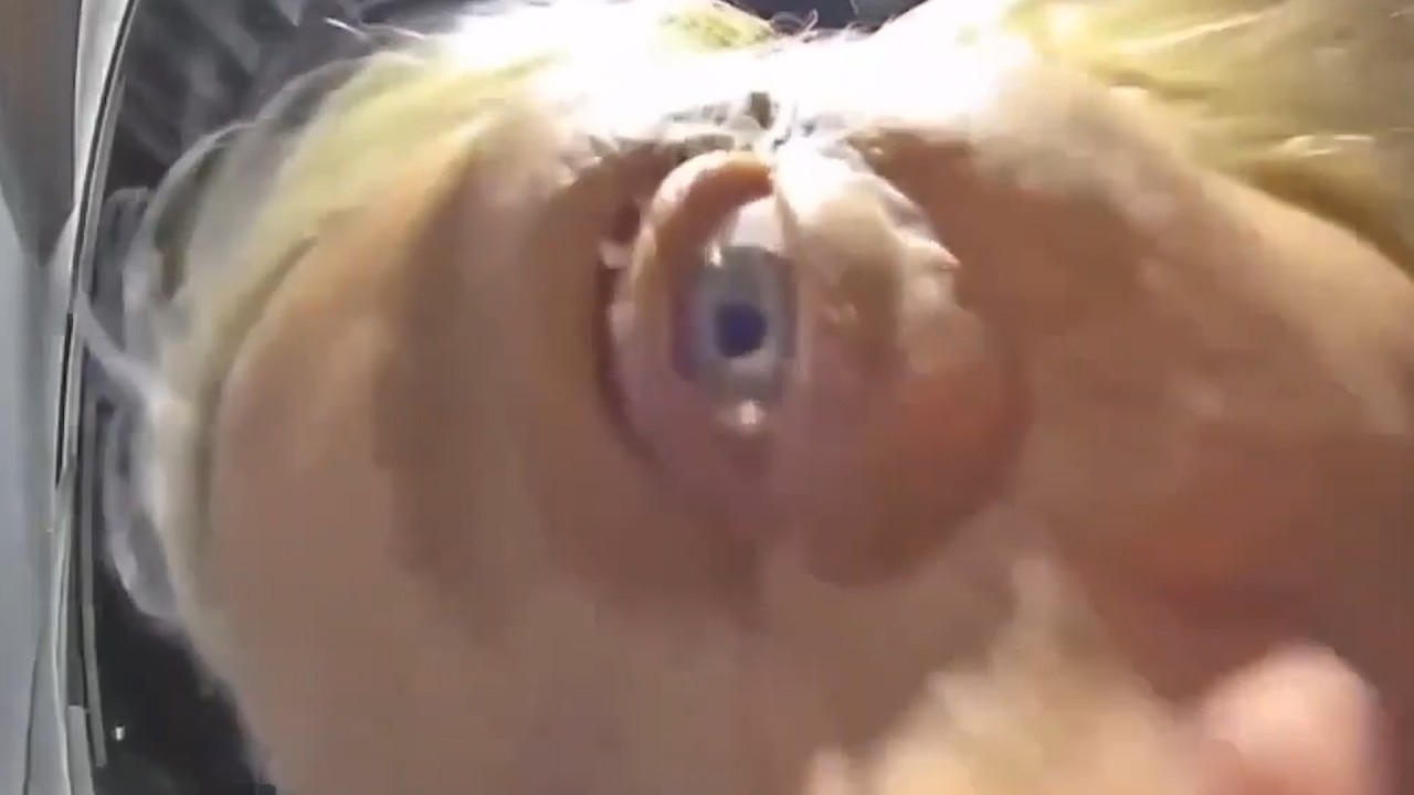 24 Gruselige Aufnahmen von Türklingel-Kameras