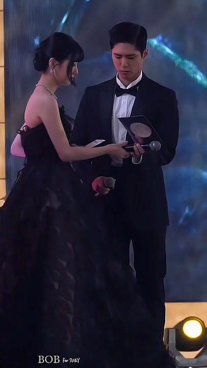 He always takes care of her, that's so sweet 🥹🌹 #parkbogum #baesuzy #baeksangartsawards #wonderland