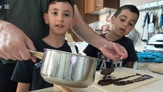 סהר וינאי מכינים עוגת וופלים עם שוקולד וחלבה