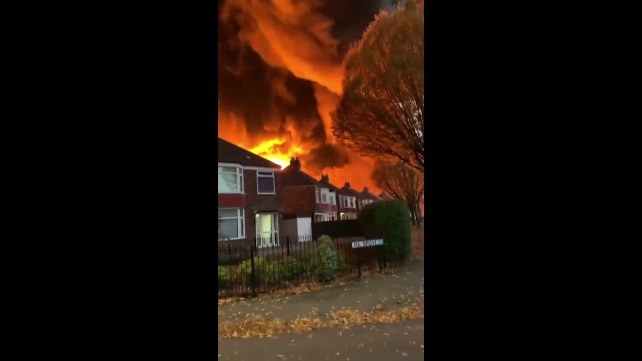 Hessle: Huge Fire in Hull across all city as residents are urged to close windows and doors