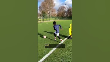 This is how good Chelsea Academy Players’ weaker foot is! 😮🔥 #shorts | #SUCCESS4YOUNGSTERS