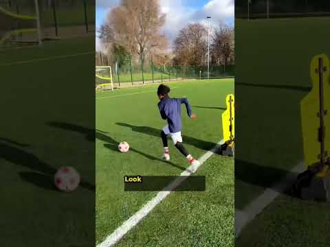 This is how good Chelsea Academy Players’ weaker foot is! 😮🔥 #shorts | #SUCCESS4YOUNGSTERS