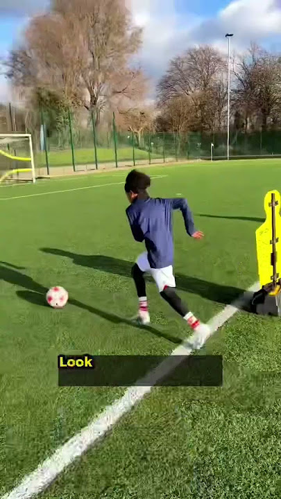 This is how good Chelsea Academy Players’ weaker foot is! 😮🔥 #shorts | #SUCCESS4YOUNGSTERS