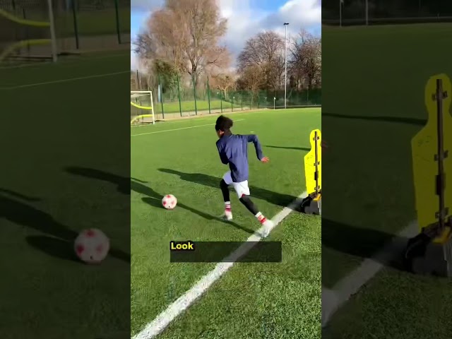 This is how good Chelsea Academy Players’ weaker foot is! 😮🔥 #shorts | #SUCCESS4YOUNGSTERS class=