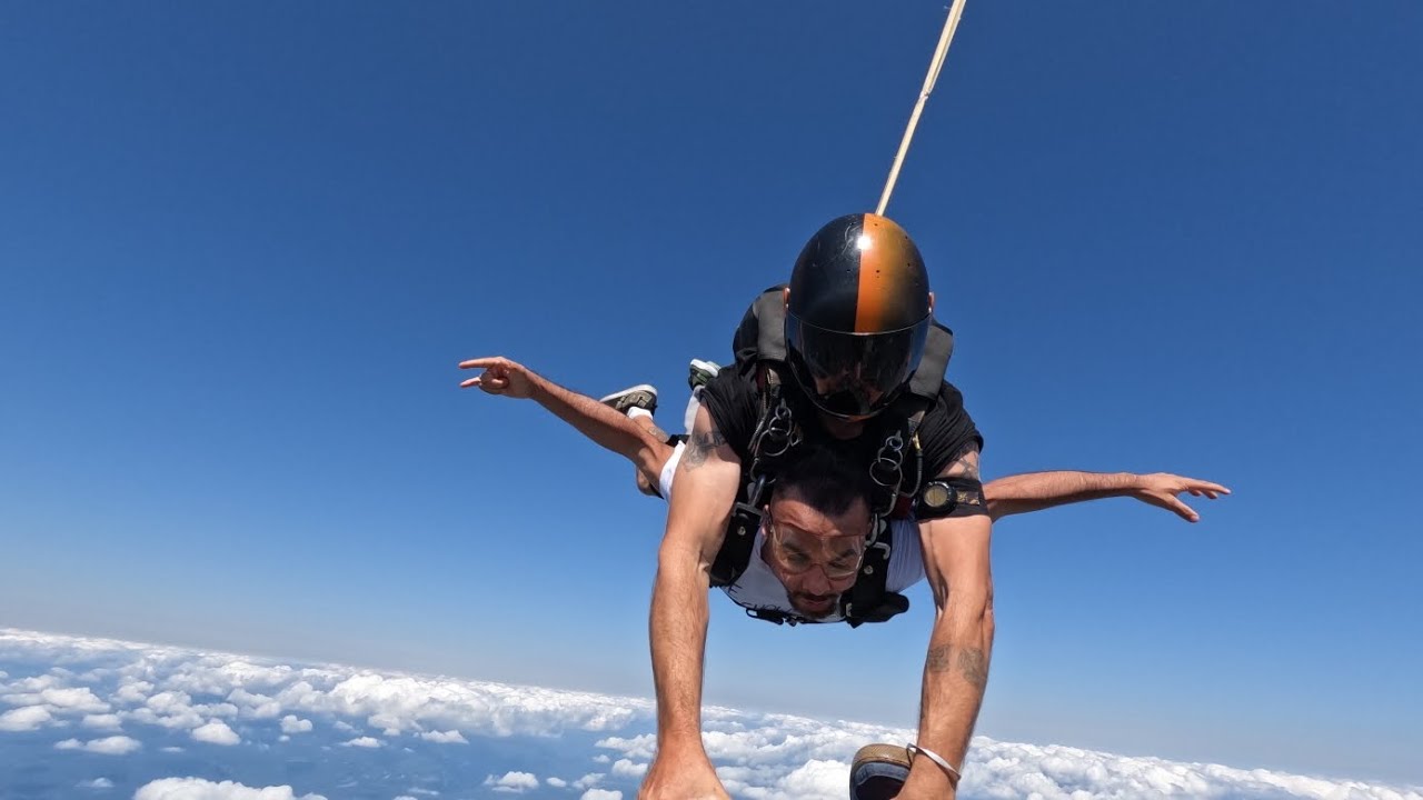 Rocking the sky at 10,000 feet: Where adrenaline meets the beat! - YouTube