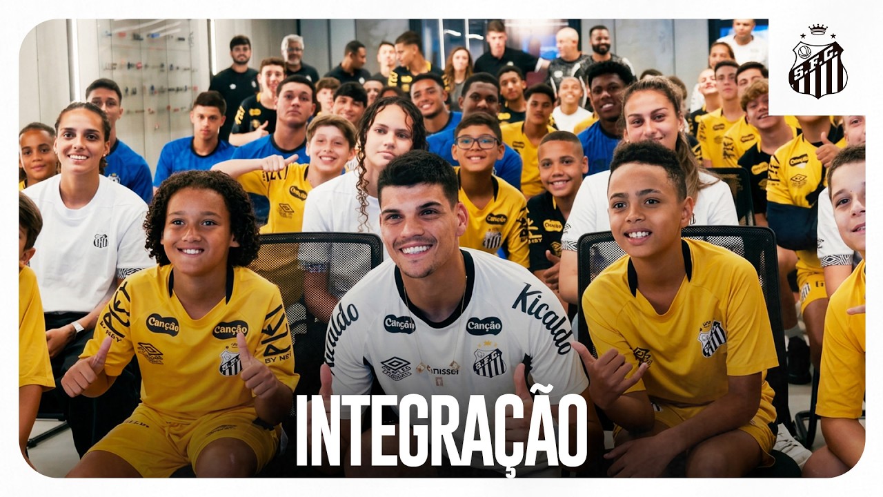 GABRIEL BRAZÃO PARTICIPA DE CONVERSA COM GOLEIROS DA BASE E DO FEMININO DO SANTOS FC