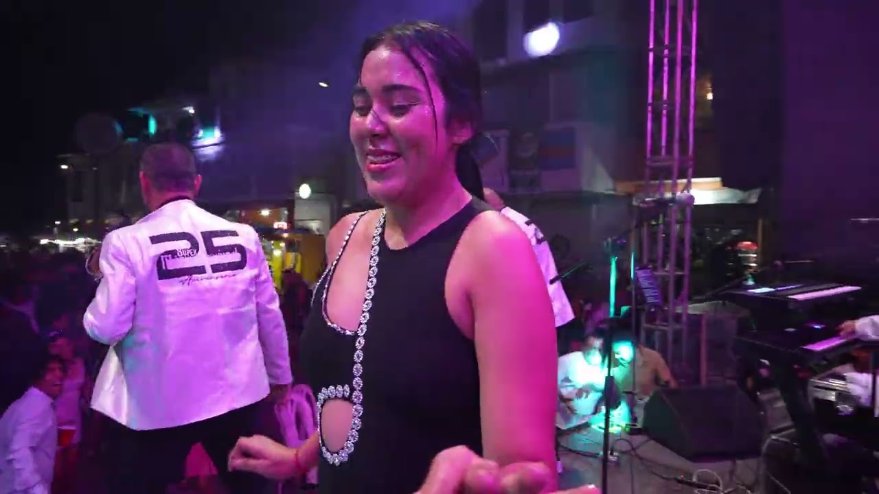 El Taca taca Ta, Rikititiki Triqui Titriki, La Cabrona (EN VIVO) · Súper Máquina Musical