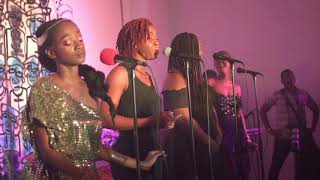Black Girls Glow '17 - Distractions [Live]