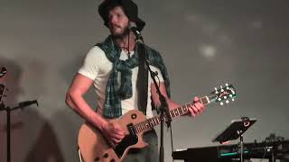 Wolves of Glendale writing on stage de New song I'm Broken  in Montréal, 10 Septembre 2026