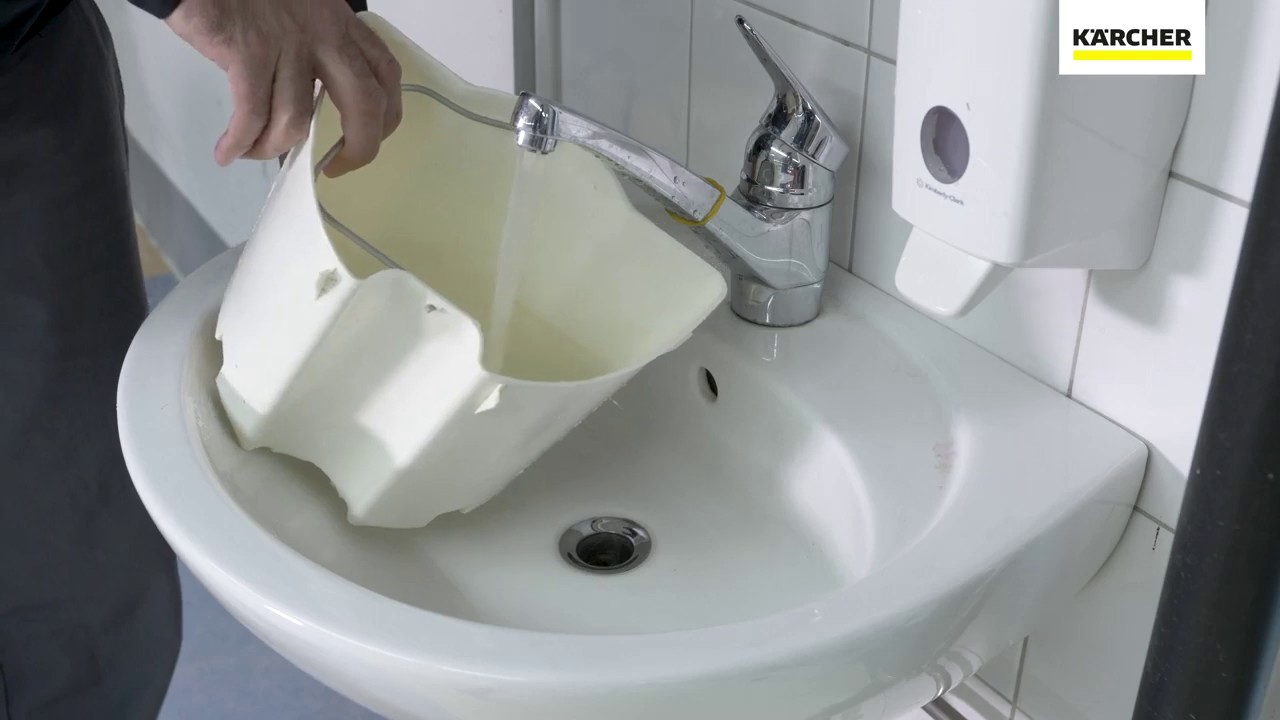 Kärcher Puzzi 101 Commercial Carpet Cleaner Extractor Fill and Empty YouTube