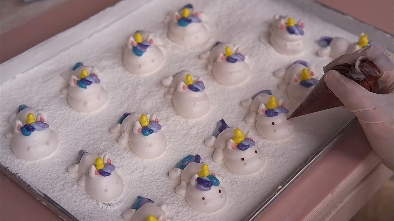 Unicorn Marshmallow (Marshmallow for Piping Recipe). Perfect for your