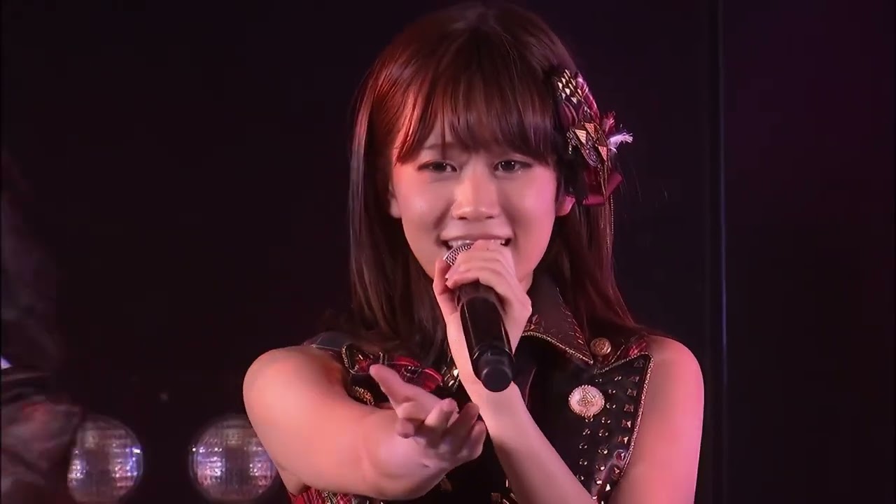 AKB48 スカート、ひらり 前田敦子 卒業公演 - YouTube