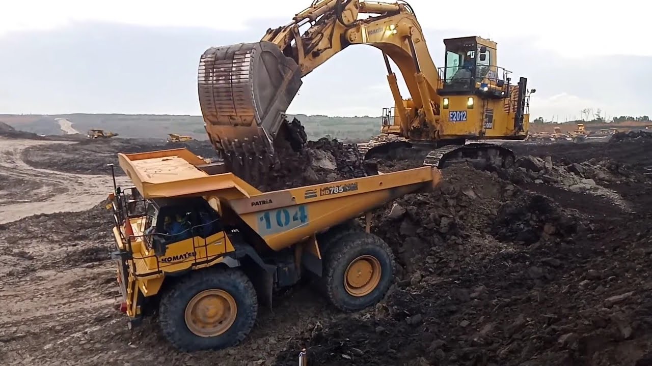 Amazing Excavator Komatsu PC2000 Fast Loading To Haul Truck HD785