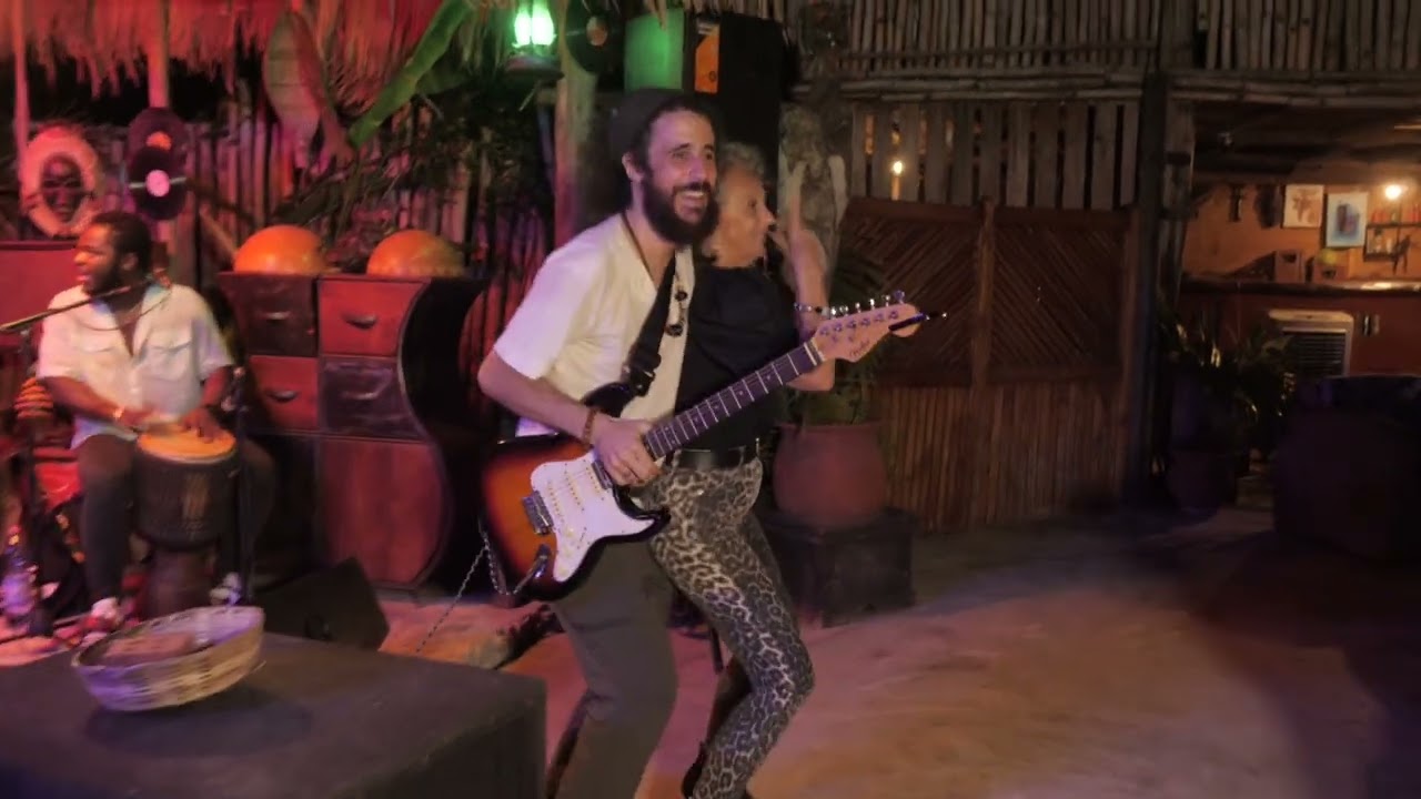 Watch Alpha D & The Fiya Bro's - Belle @ Pura Vida (Cotonou) on YouTube Watch Alpha D & The Fiya Bro's - Belle @ Pura Vida (Cotonou) on YouTube