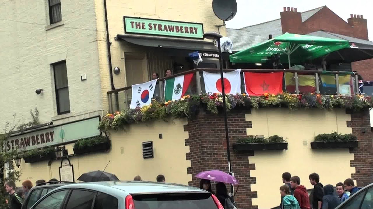 Strawberry Pub Video Newcastle Upon tyne has been taken over by foreigners for Olympics 2012