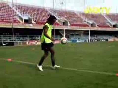 Nike JOGATV - Ronaldinho_brazilian ping pong