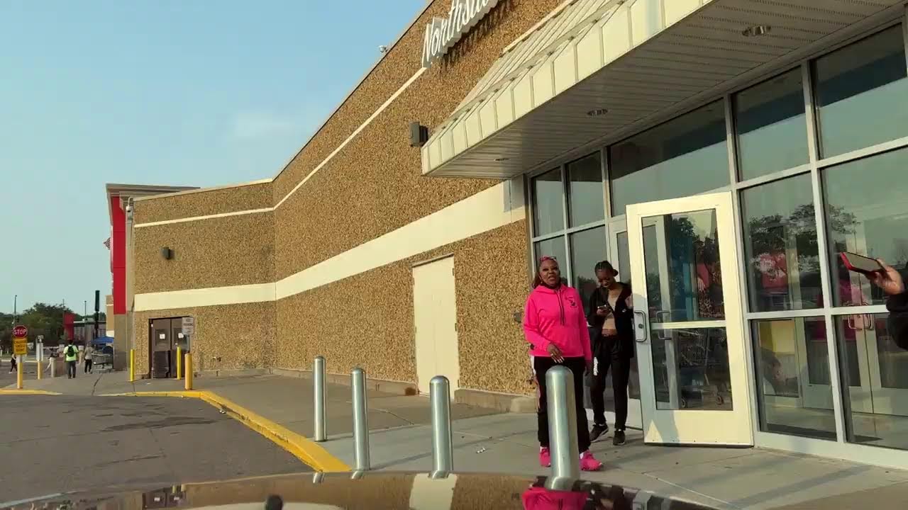 Live on Patrol Tour of Broadway and Lyndale neighborhood with Lisa