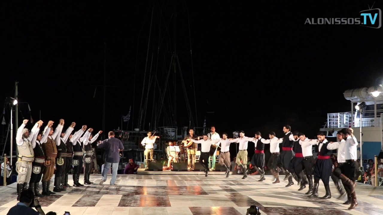 Κρητικοί και Πόντιοι χορεύουν...αντικριστά και  