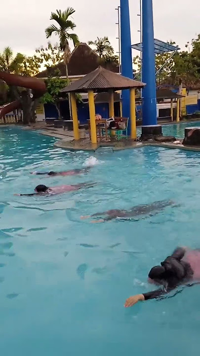 ibu-ibu lomba berenang gaya bebas/ freestyle #shorts