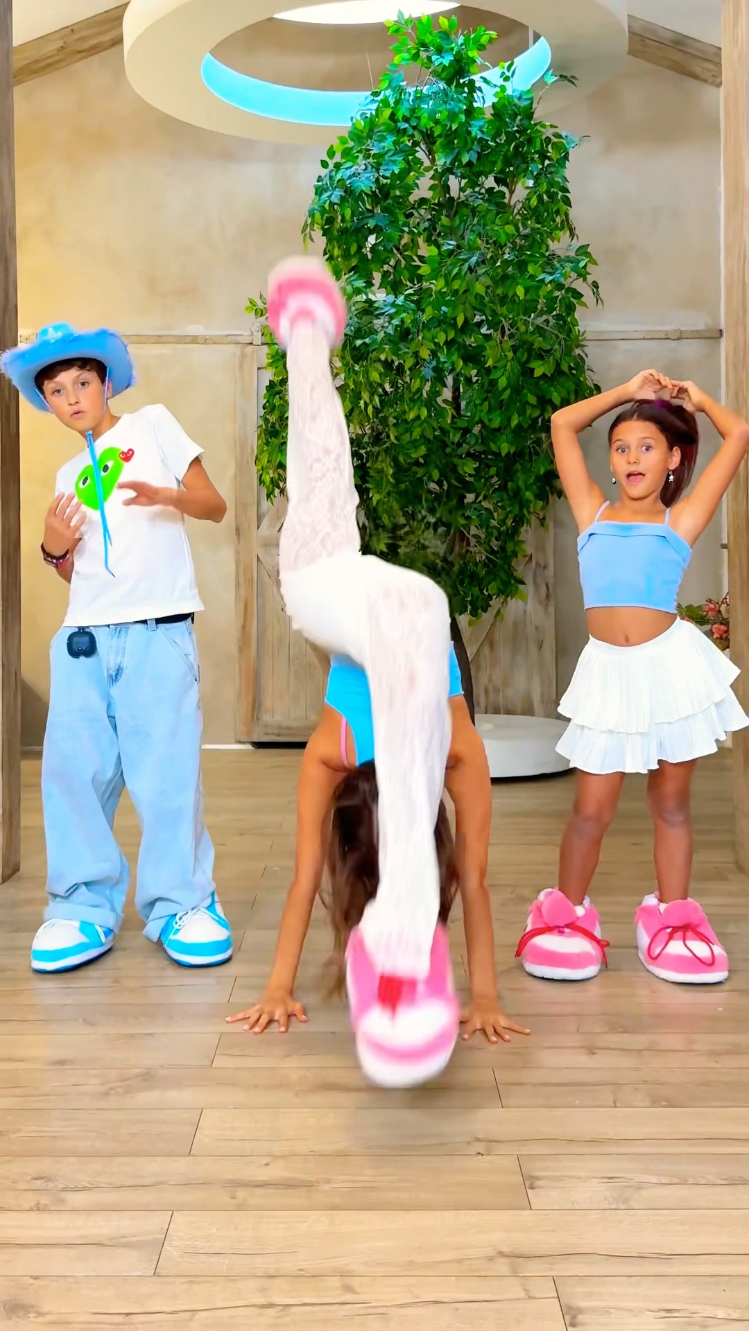 Rate our outfits : ???