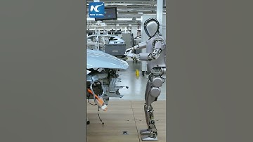 Robot hình người làm việc trong các nhà máy ở Trung Quốc