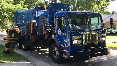 Peterbilt 320 Labrie Automizer Garbage Truck on Recycling
