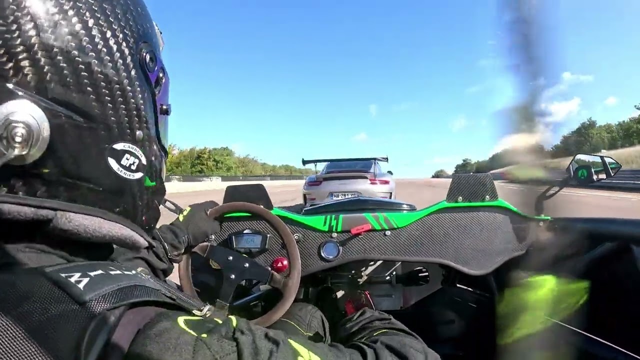 Circuit Dijon Prenois"Ariel Atom vs Porsche gt3 rs"