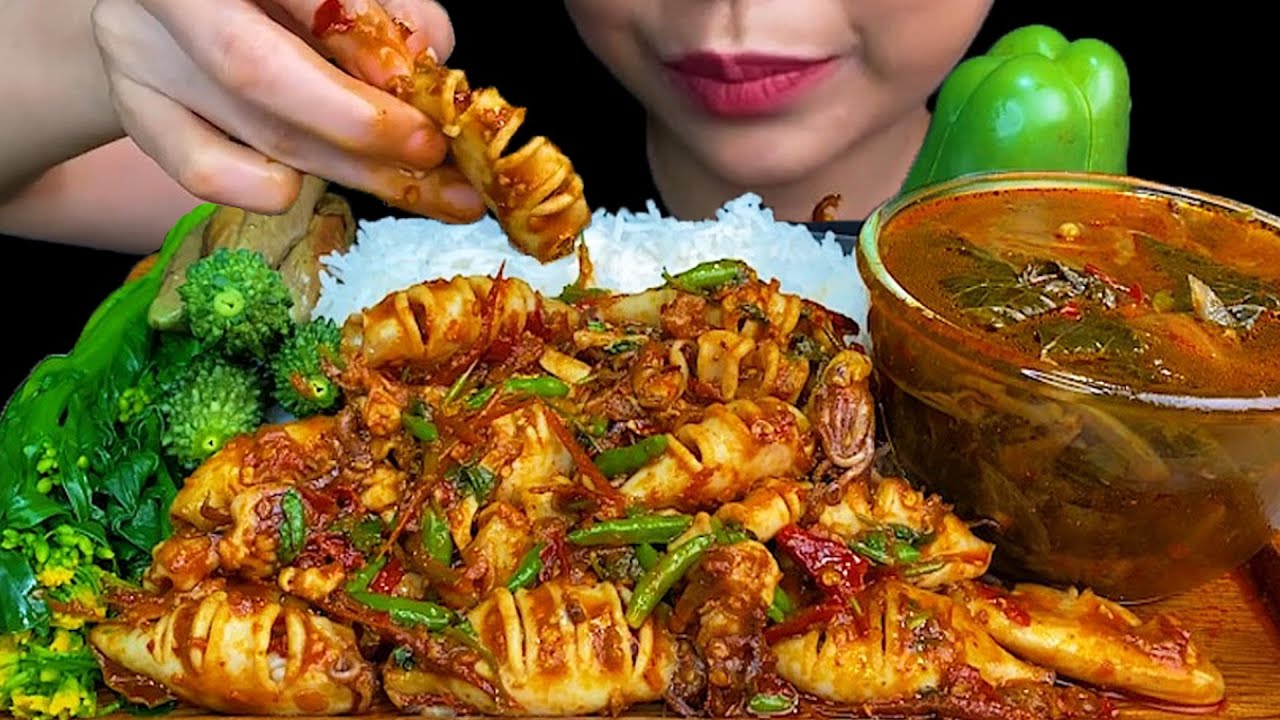 MUKBANG\\Spicy Squid Curry, Roselle Leaves Sauce