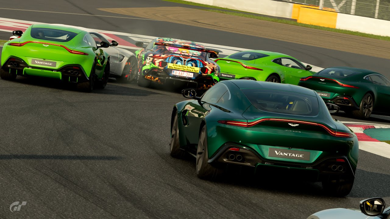 Testing the new Aston Martin Vantage in a chaotic environment (Gran ...