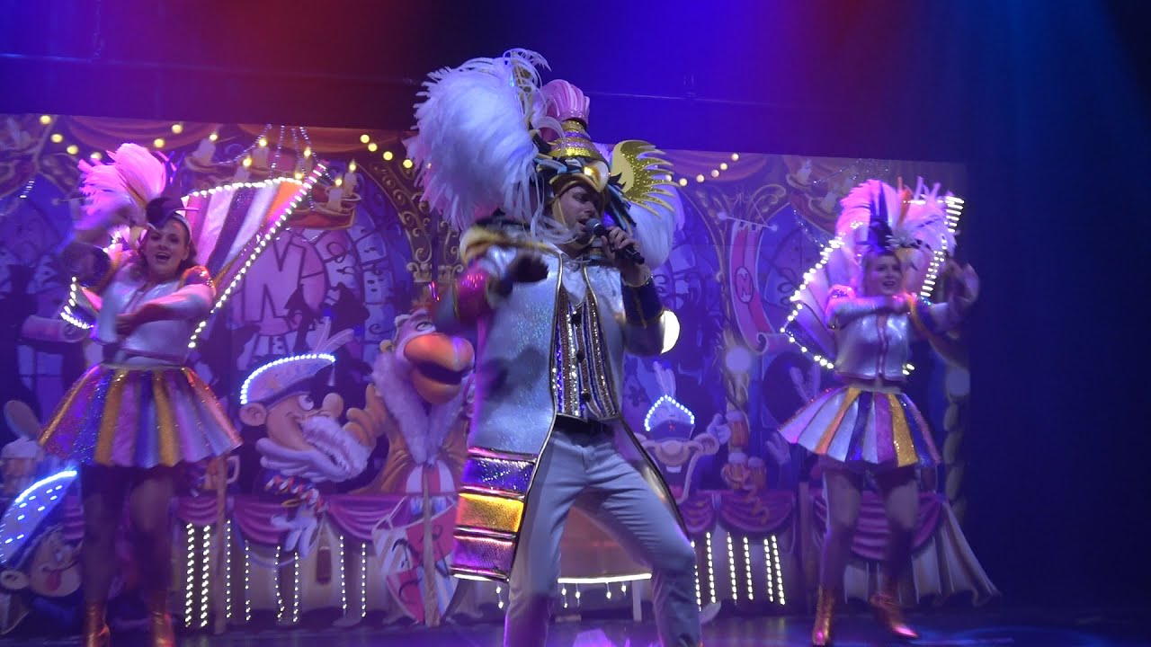 live gezongen show  proef van kandidaat 1 Nico (Nico Poppe Leo  ) op de Orend verkiezing