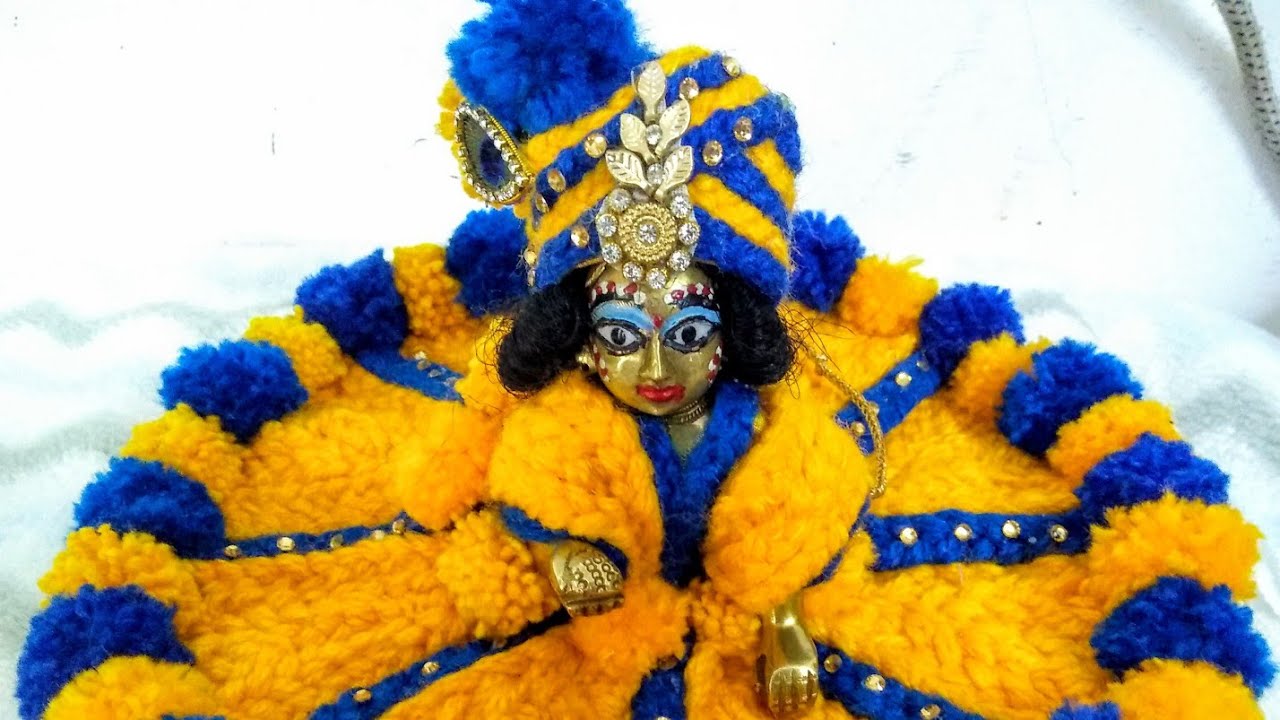 बिना सलाई और बिना को्शिया के बनाए ये लड्डू गोपाल की सुन्दर पगड़ी और पोशाक।