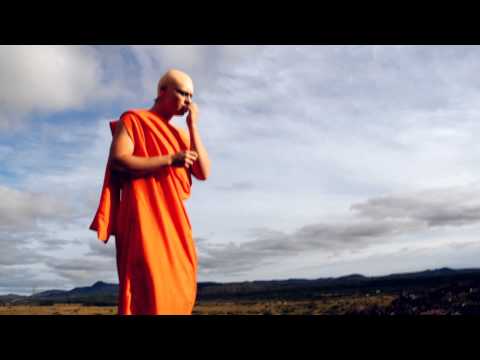 Video: Munkar Med Lök Och Svamp