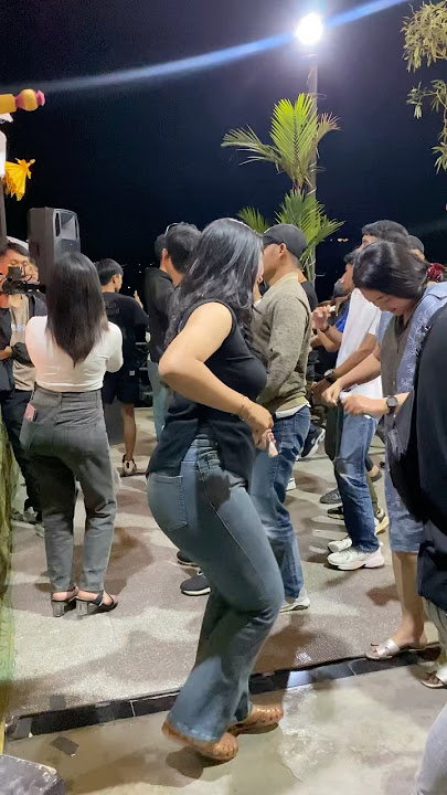 Liat teteh cantik enak banget jogednya sambil nyawer