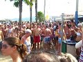 Oma gaat los op Ibiza