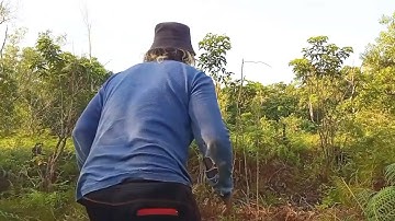 Menguji bunyi Dari pecahan pikat gangster muda tompinai.