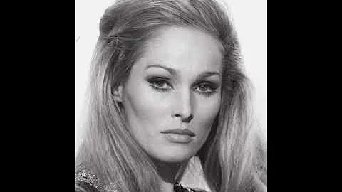 ⭐ URSULA ANDRESS 🎥