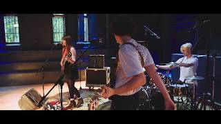 Miniatura de vídeo de "Soundsphere Sessions: Calva Louise - 'Outrageous'"