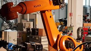 KUKA Quantec Pro robot industrial
