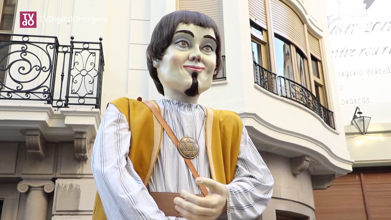 Els Gegants d'Ontinyent estrenen nous vestits