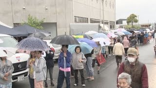 被災地、大雨で終日混乱 カレーの炊き出し「うれしい」