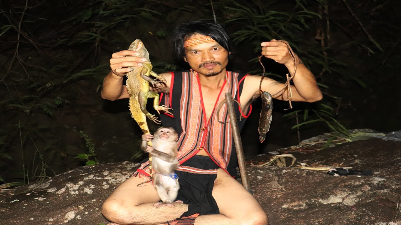 Shoot Water Dragon by the ability primitive survival when going night hunting with monkey Jerry