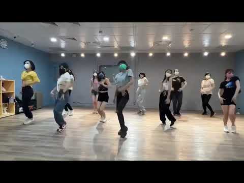 CHUNG HA 청하 'Sparkling' K-pop Dance Practice 16/08/2022