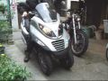 Piaggio MP3 : Lifted front wheels (one at a time)