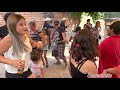 MUJERES HERMOSAS RODEAN AL TROMPETISTA ALEGRE EN LA LUZ DE JUAREZ GUERRERO que bonito bailan