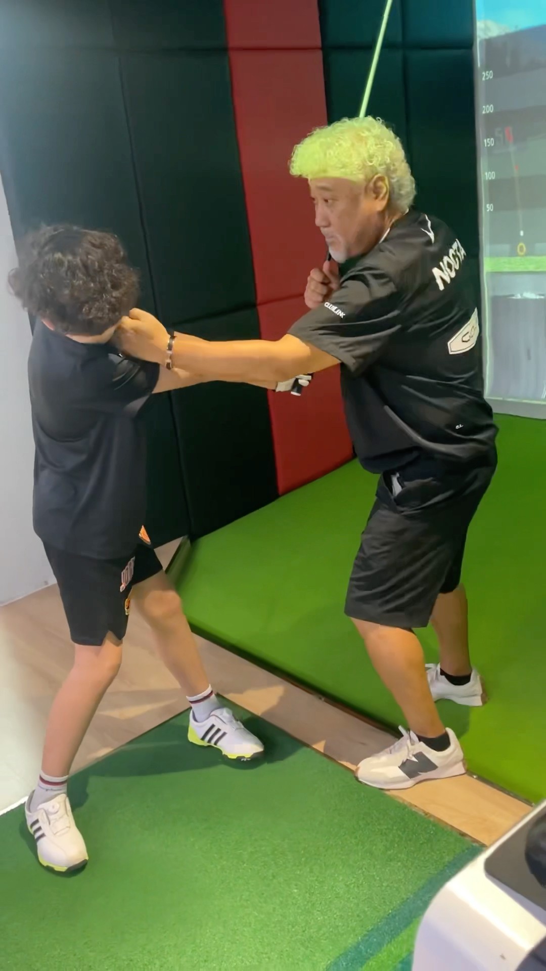 (Golf familyVN) nhờ sự trợ giúp của thầy em luôn có cú đánh fullswing đẹp và xa ?#golf #shorts