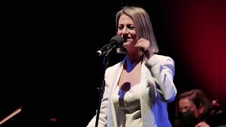 Dilek Türkan - Sen Gelirsen Gönlüm Sevinç Bulur