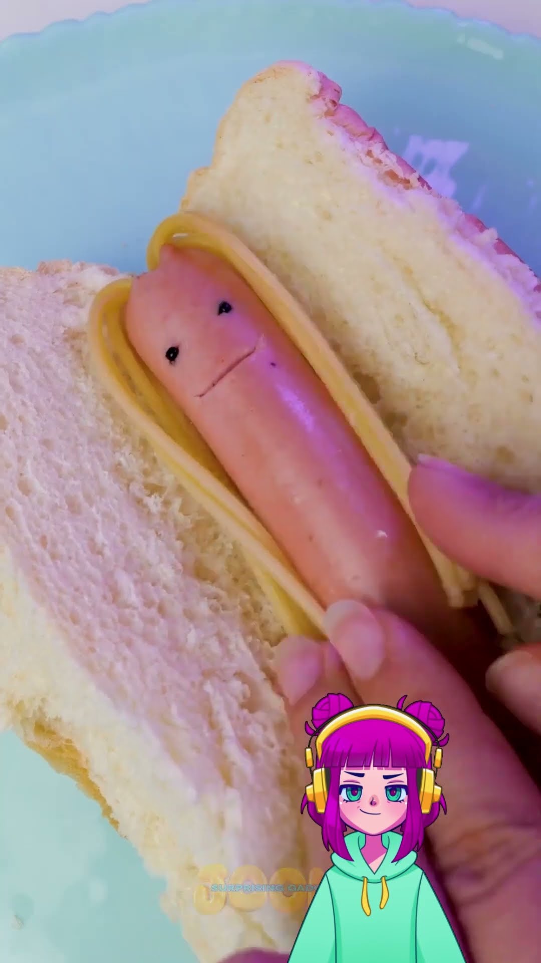EEW! THIS SAUSAGE DEFINITELY NEEDS OUR HELP! ?