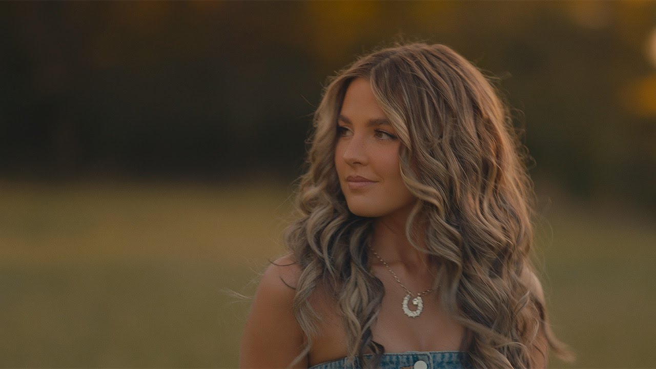 Obejrzyj Cheat Time - Alexa Goldie (Official Music Video) w YouTube Obejrzyj Cheat Time - Alexa Goldie (Official Music Video) w YouTube